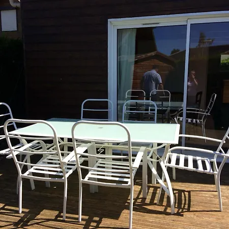 Chalet Maison Calme Et Lumineuse De Plain-pied, Jardin Et Piscine *