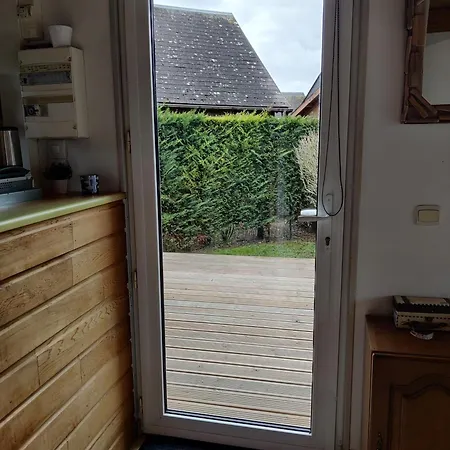 Chalet Maison Calme Et Lumineuse De Plain-pied, Jardin Et Piscine