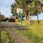 Maison Calme Et Lumineuse De Plain-pied, Jardin Et Piscine